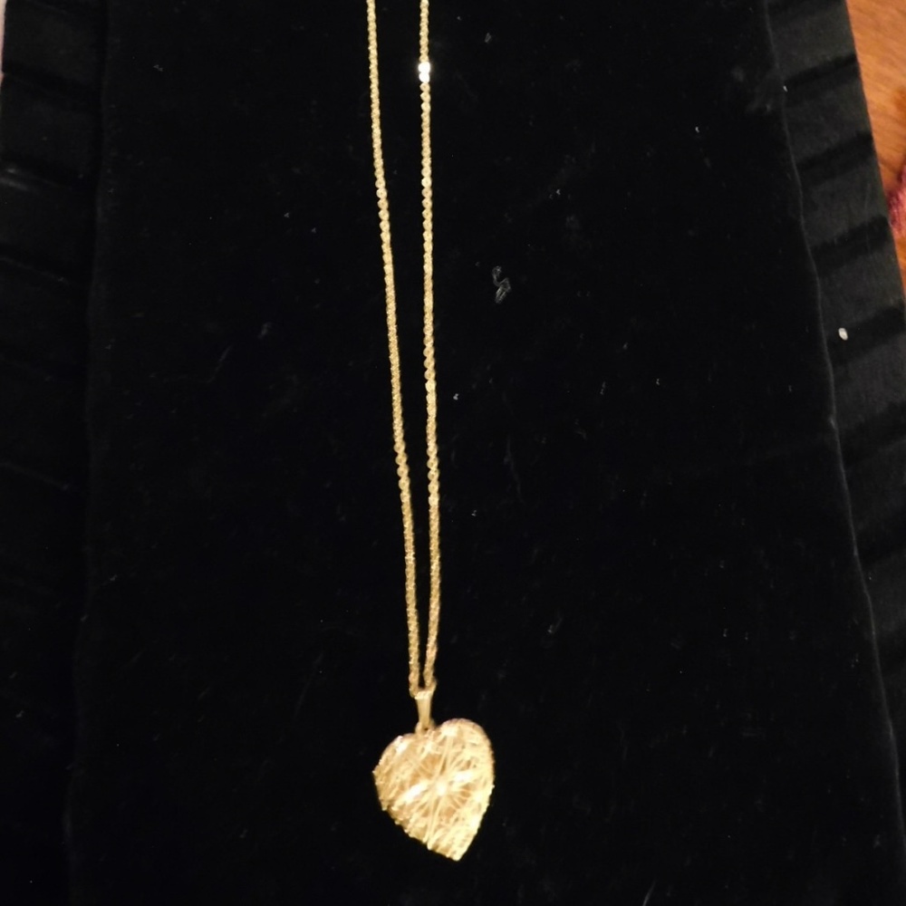Gold Heart Locket Gold Chain - Picture 2 of 10